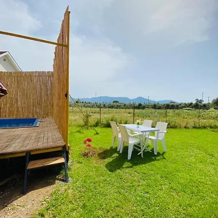 Apartament Wonderful Bungalow With Private Pool, Garden And Bbq In